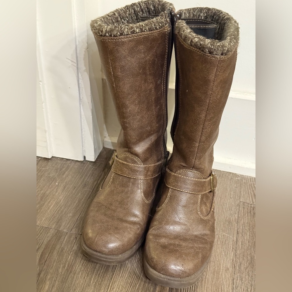 Weatherproof Leatherette Women's Boots size 6